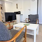 Appartement With Private Garden 2 Min Walk To The Strip