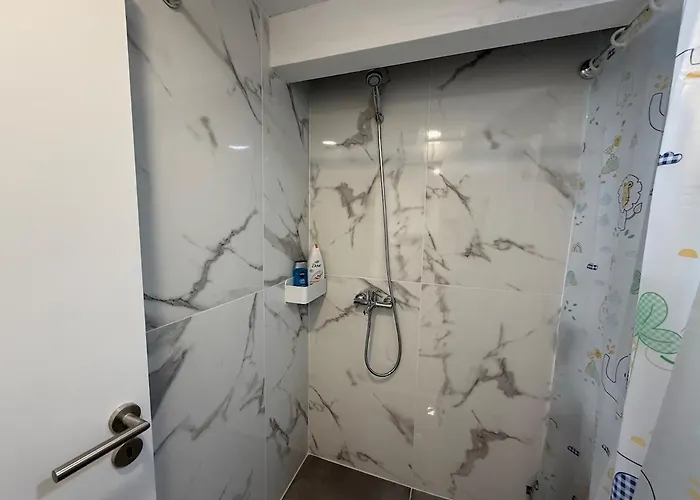 Apartment With Private Garden 2 Min Walk To The Strip Albufeira