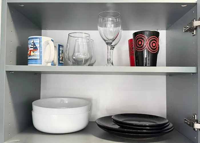 With Private Garden 2 Min Walk To The Strip