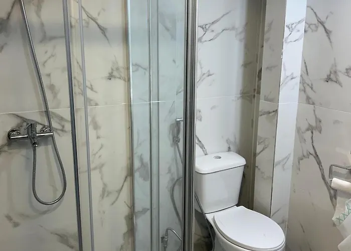 Apartment With Private Garden 2 Min Walk To The Strip *