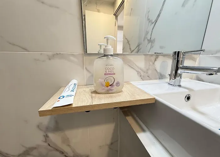 Apartment With Private Garden 2 Min Walk To The Strip Albufeira