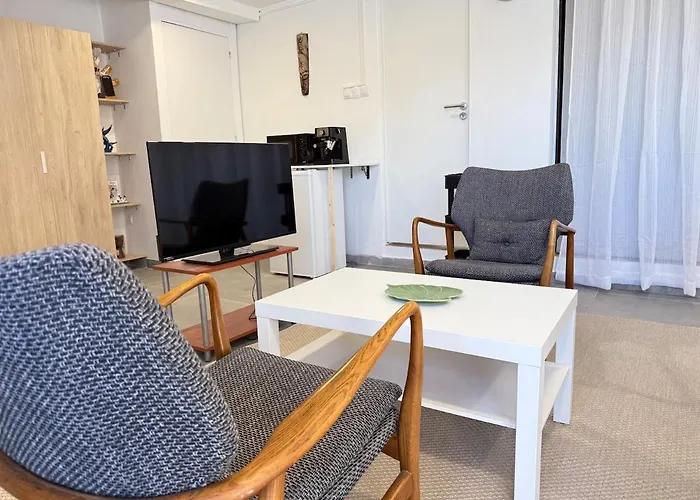 Apartment With Private Garden 2 Min Walk To The Strip