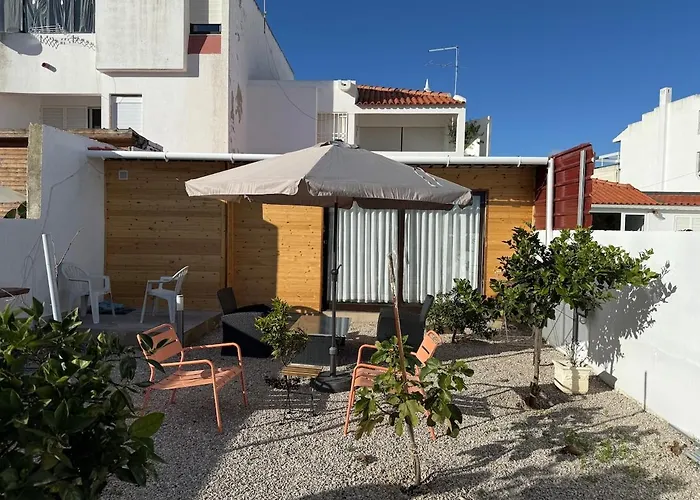 Apartment With Private Garden 2 Min Walk To The Strip