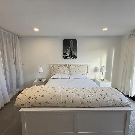 With Private Garden 2 Min Walk To The Strip