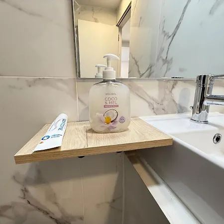 Lägenhet With Private Garden 2 Min Walk To The Strip Albufeira